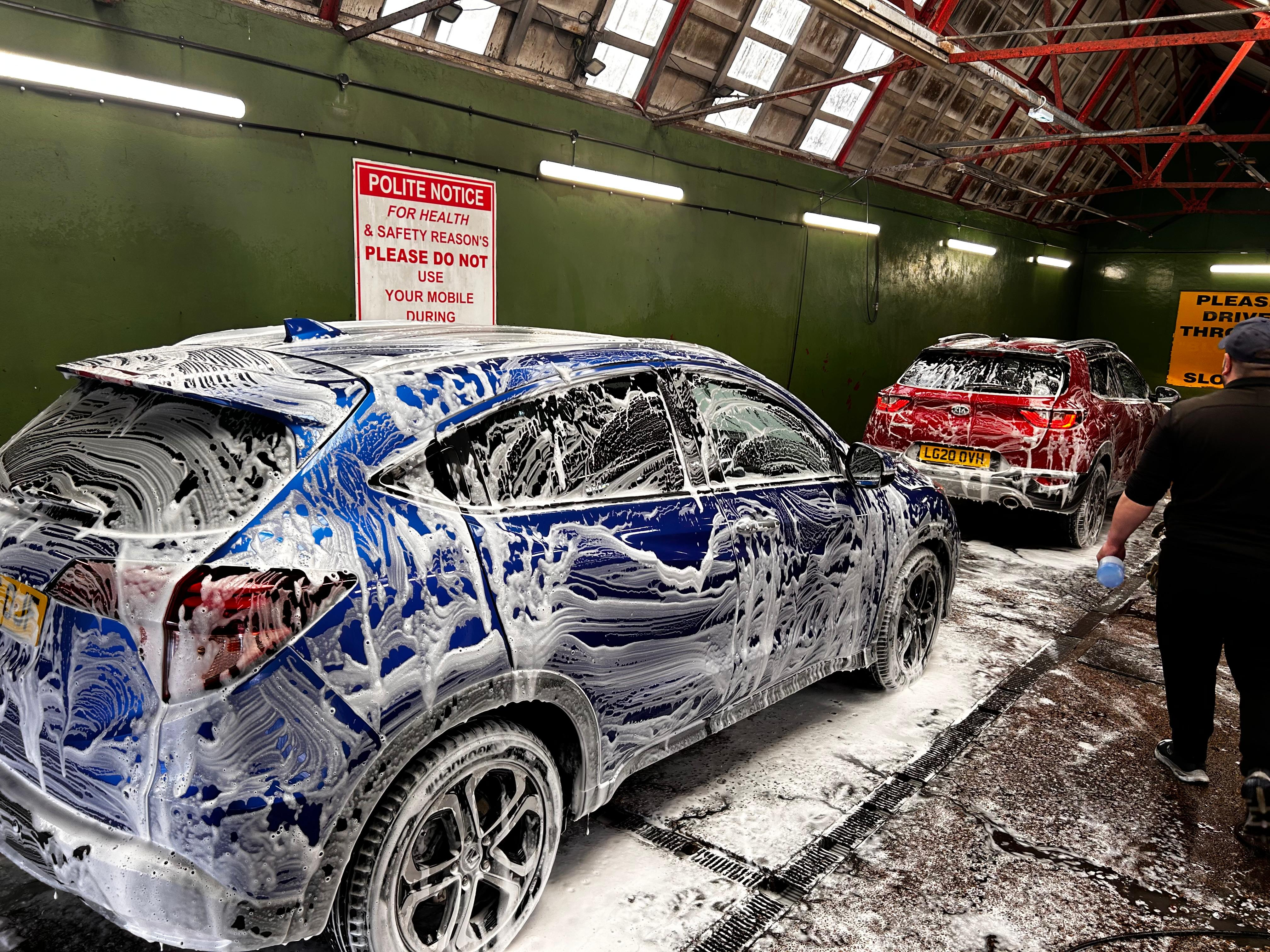 Team valeting multiple vehicles